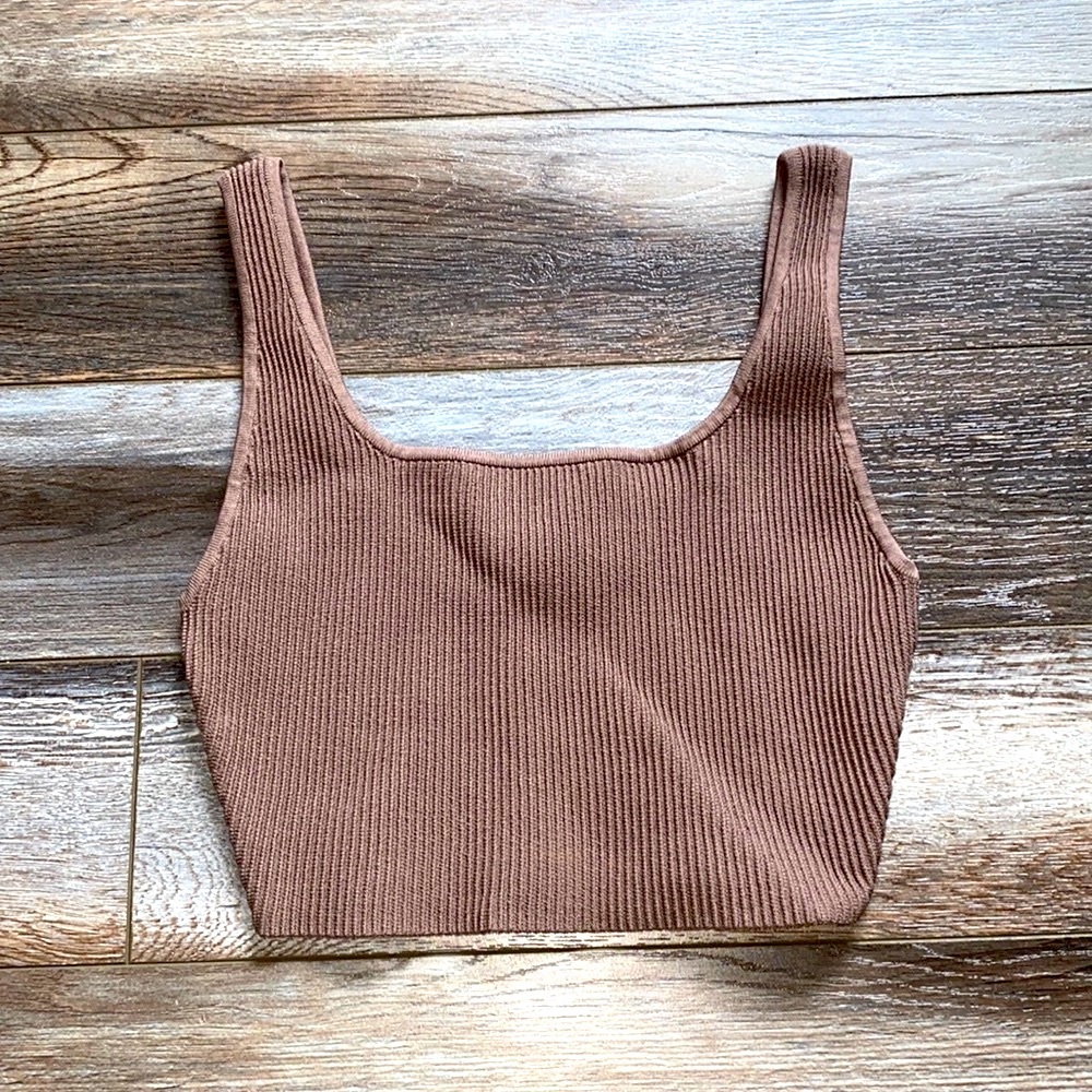 Aritzia babaton sculpt knit tank